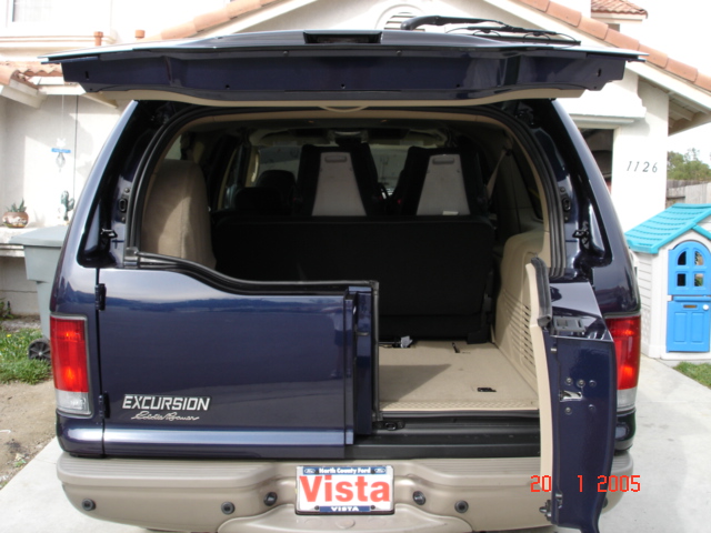 2005 Ford Excursion “Land Yacht”