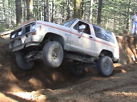 1994 Ford Explorer - NcSteve also gets air time on the Can Opener trail