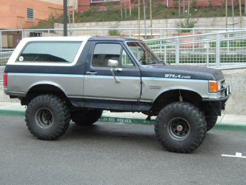 1989 Ford Bronco - leveled with extra bronco main leaf