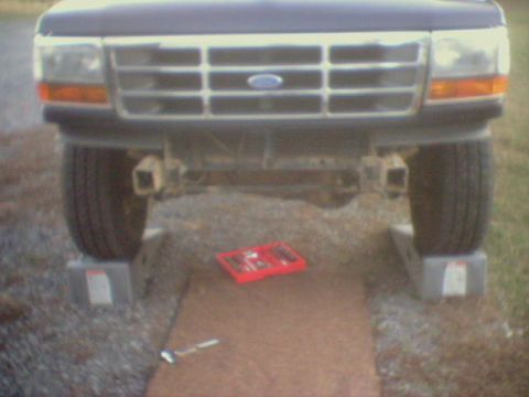 1995 Ford Bronco - bumper off.....dirty!!!!