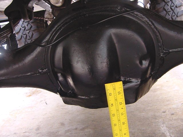 Rear differential housing with a yellow ruler measuring its width