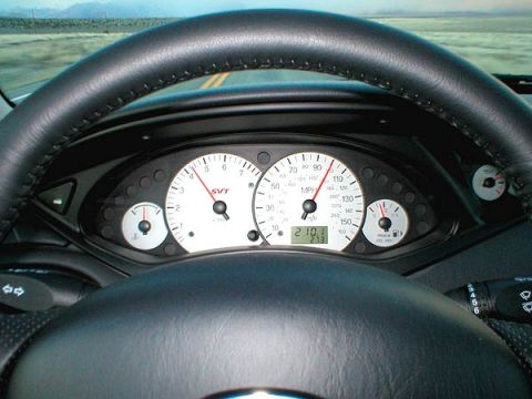 2004 Ford Focus - Let's break the top end in a bit. Just a quick little run up to a 100mph, with 273 miles showing on the odometer.
