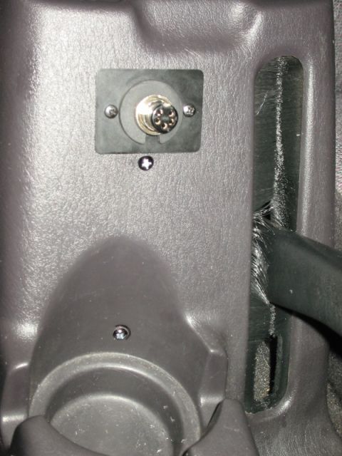 2000 Jeep Cherokee - Handset connector after installation.