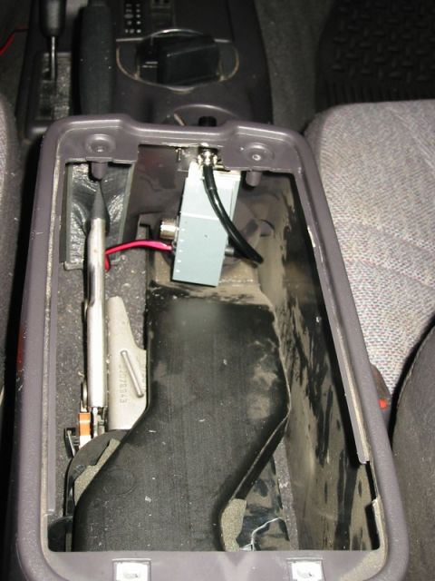 2000 Jeep Cherokee - Detail showing mounting location of Cobra 75 WX ST transmitter. It's a tight fit, but goes in without any trouble.