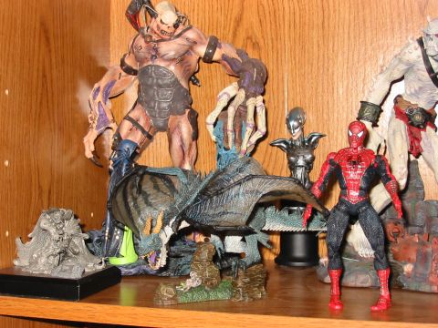 1991 Ford Bronco - Action figures and monster models are displayed on a shelf, with a watermark at the bottom right.