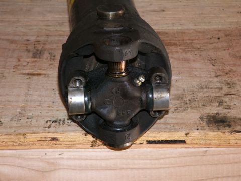 1980 Ford Bronco - Double cardan joint before new u-joints are installed