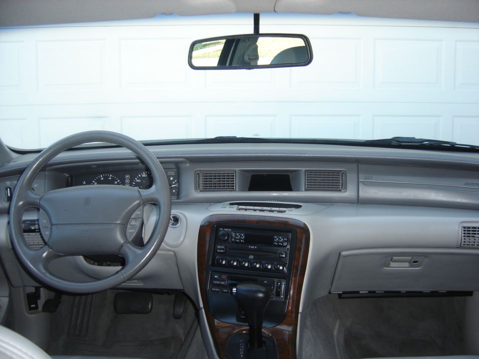 Gray Lincoln dashboard with wood-grain console, cassette radio and automatic shifter