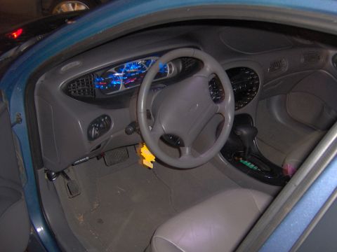 1999 Ford Taurus - + flash, still blurry