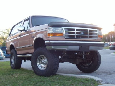1994 Ford Bronco - This lifted 1994 Ford Bronco has a distinctive grille and body style.