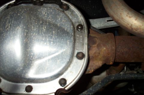 1998 Ford Crown Victoria - Note the axle tag in the 2 o'clock position on the diff cover.