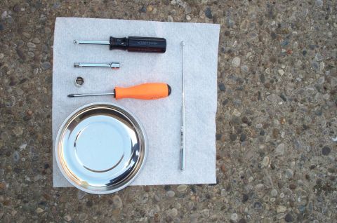 1998 Ford Crown Victoria - The tools required to replace the marker lamp bulbs.