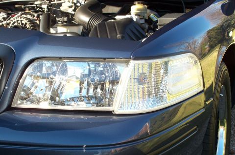 1998 Ford Crown Victoria - The cleaned up front end with silver 3457 turn signal bulbs and silver 906 marker lamp bulbs.