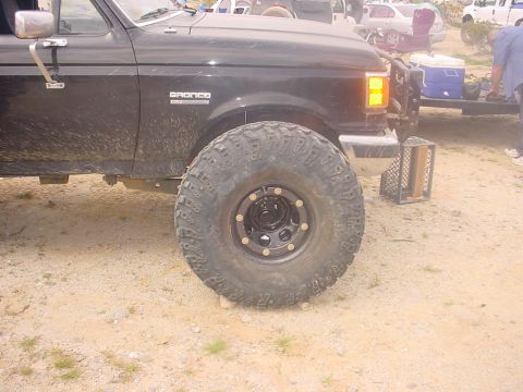 1988 Ford Bronco - How the up and coming 40s will match up to the fenders.