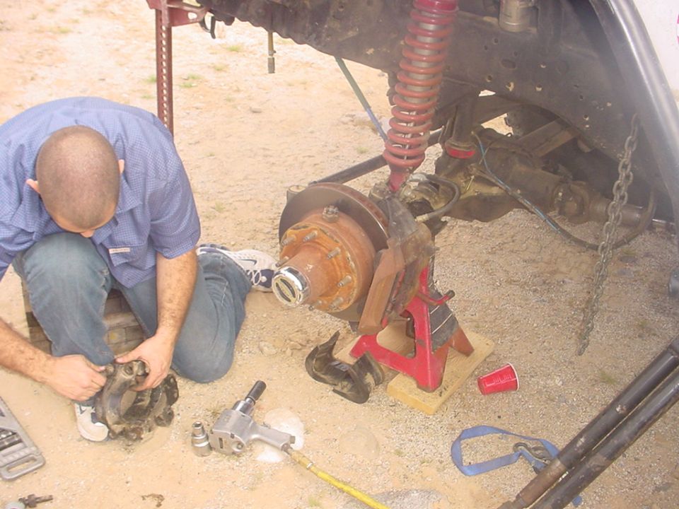Raffa fixing Broken Kong.