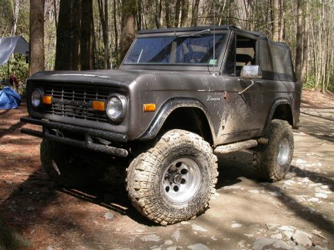 1990 Ford Bronco - Sweet Classic Bronco we saw at the creek crossing.