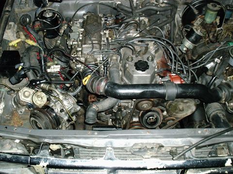 1986 Toyota Pickup/SR5 - Here's the eingine, 22R this truck origanly had a Turbo but the prevous owner blew it up and then put this one in, he changed the computer…