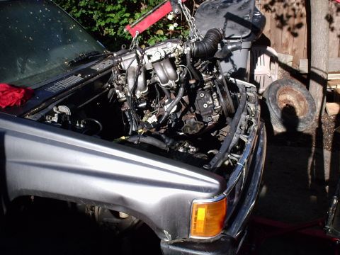 1986 Toyota Pickup/SR5 - Here's a good pic of the front end with the eingine hanging.