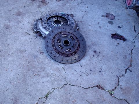 1986 Toyota Pickup/SR5 - this is the old clutch and pressure plate. smoked