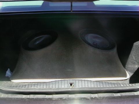 1999 Ford Taurus - Dual subwoofer box installed in the trunk of a car.