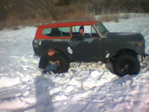 1979 Ford Bronco - Iverson in his 74 scout II airing down the tires, That truck is a wheelin bitch.