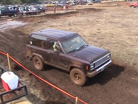 1994 Ford Explorer - A stock B2 running the obstacle course