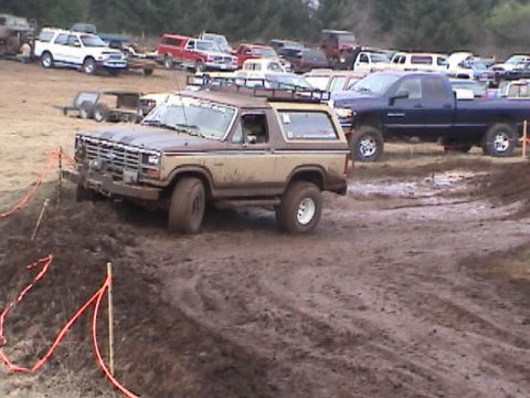 1994 Ford Explorer - Ken tries to make the slippery corner