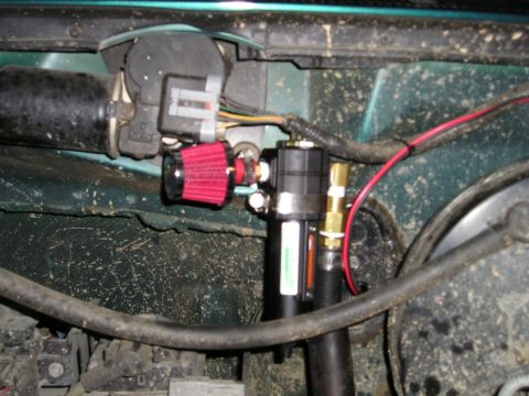 1996 Ford Bronco - Intake system. Left to right: Ricer air filter and lubricator (4ZL64).