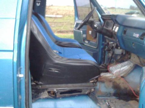 1984 Ford Bronco - passngr-side view of PRP seats mounted. The flip-up seat hits the roof well before getting near the winshield