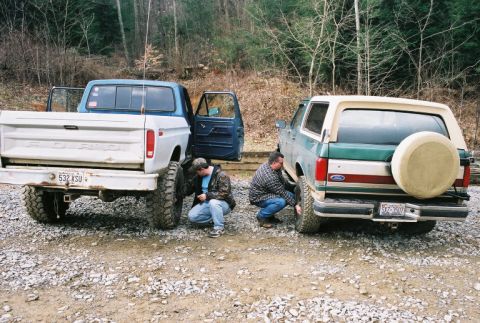 1990 Ford Bronco - Me & Dale airing down