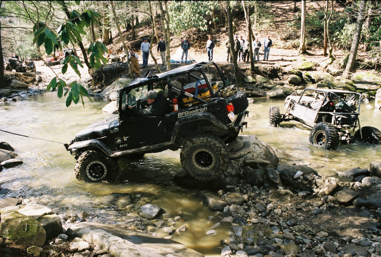 Kentucky Krawler winching off a rock with an awesome buggy in the background.