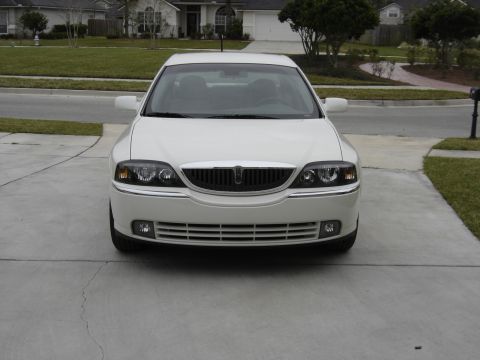 2002 Lincoln Town Car photo