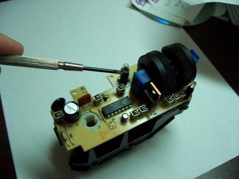 1999 Ford Taurus - screw driver points to the illumination bulb.
