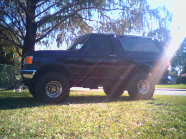 1990 Ford Bronco “Hunny”