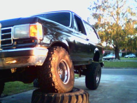 1990 Ford Bronco - Flexin' the TTB!!