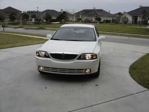 2002 Lincoln Town Car photo