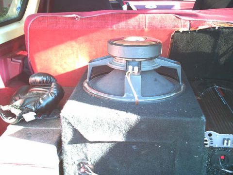 1988 Ford Bronco - Rockford Fosgate 15" sub ;-)