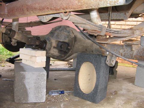 1978 Ford Bronco - will speaker boxes suppot the weight of an axle.....I think so