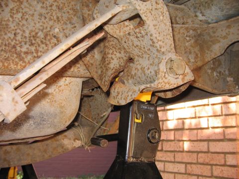 1978 Ford Bronco - things that make you go ugggggggggggh. broken spring hanger