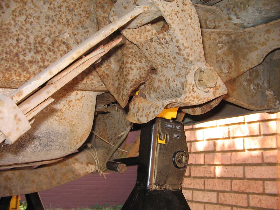 things that make you go ugggggggggggh.  broken spring hanger