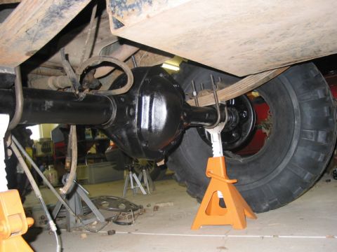 1981 Ford Bronco - Rebuilt axle in for test fit. I'll probably be removing at least one leaf from the springs yet to tune ride height and articulation.