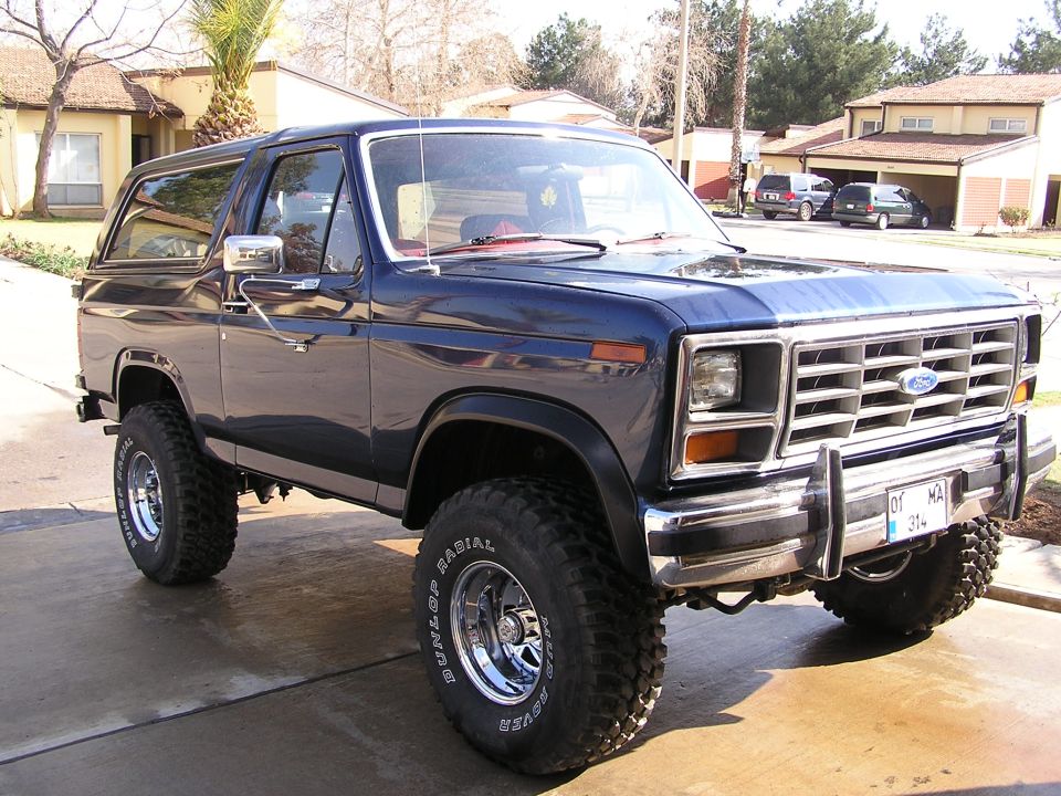 1986 Ford Bronco “Turkish Blue”