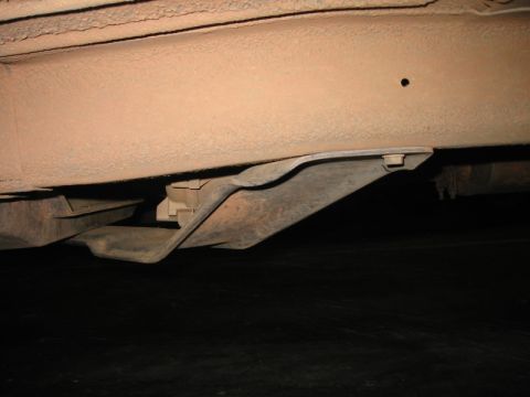 2000 Jeep Cherokee - Transfer case from driver's side.
