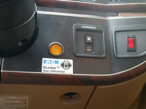1990 Ford Bronco - Oh yeah, push button traction. Gotta love the Eaton E-locker.
