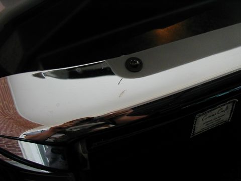 2002 Ford Excursion - Tiny rub mark