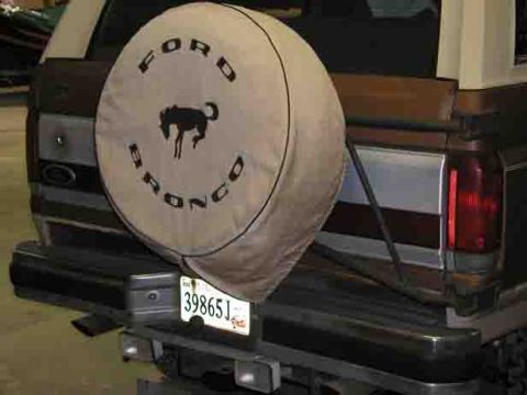 1988 Ford Bronco - The rear of a 1988 Ford Bronco is shown, a spare tire cover with the Ford Bronco logo and a license plate.