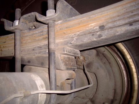 1991 Ford Bronco - Shot of the Skyjacker 4" Softride Leaf Spring. I still cannot figure out why they ship 4" springs with a 6" Lift???