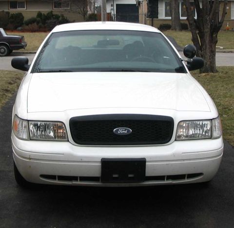 2001 Ford Crown Victoria - Can you sot the only defect on this car?
