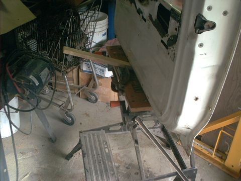 1990 Ford Bronco - my Workmate 200 is invaluable here cause I'm working alone