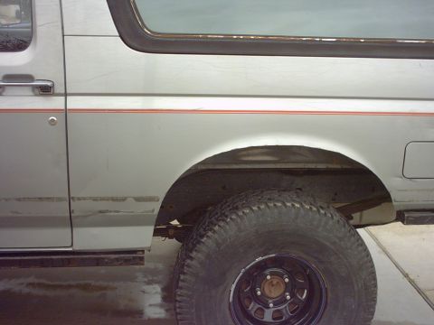 1990 Ford Bronco - This Ford Bronco has a two-tone paint scheme with a red pinstripe detail.