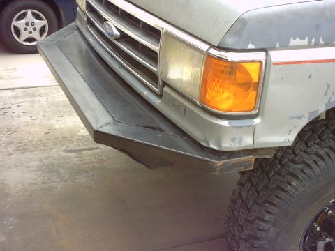 1990 Ford Bronco - Front view of a 1990 Ford Bronco showing its grille and custom bumper.